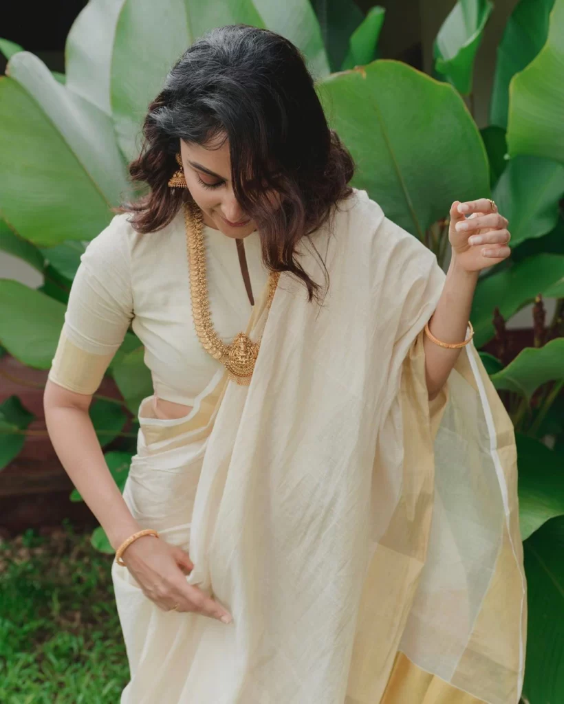 Onam feels!✨ Saree & blouse :... - Srinisha Jayaseelan | Facebook