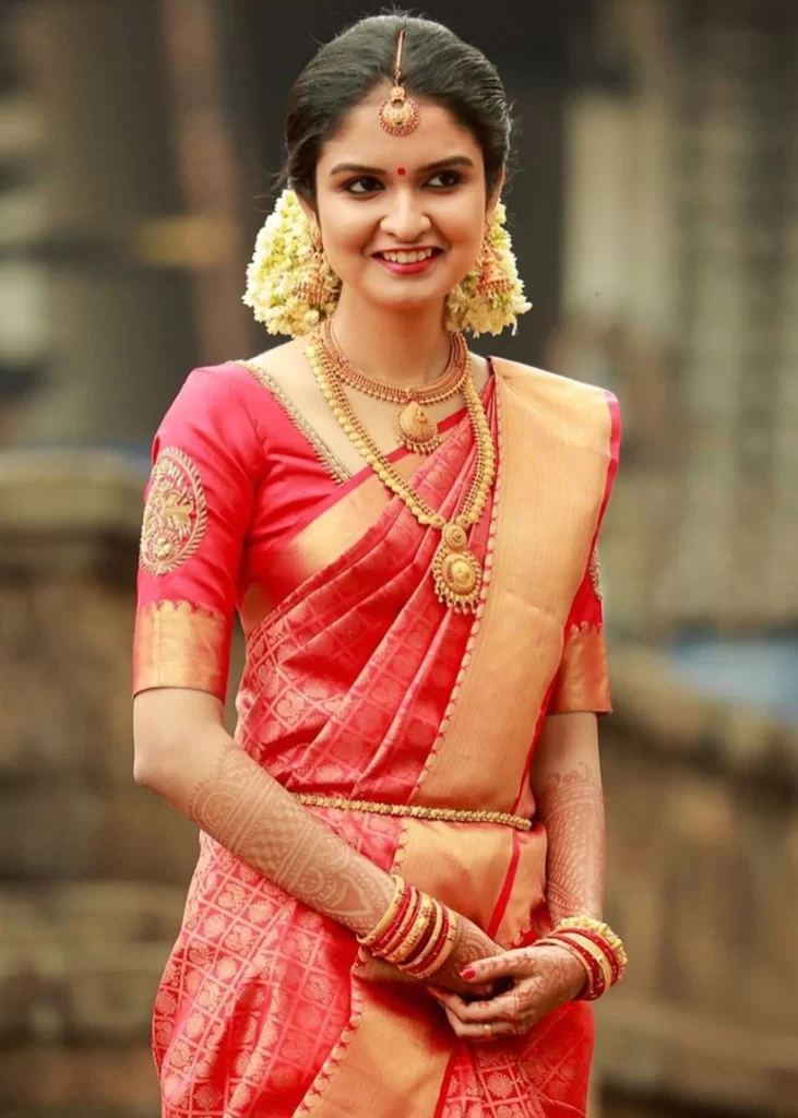 What Kind of Jewellery to Wear with a Silk Saree  Fullitejas