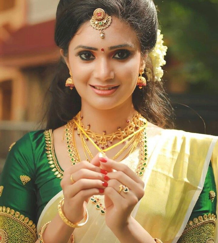 Palakka Vala wearing Kerala Bride in Kerala Saree