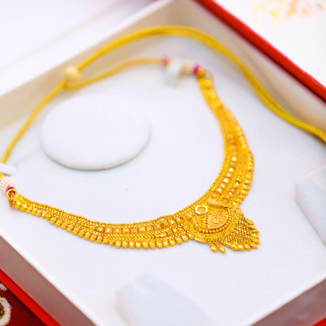 Simple and Thin Gold Necklace