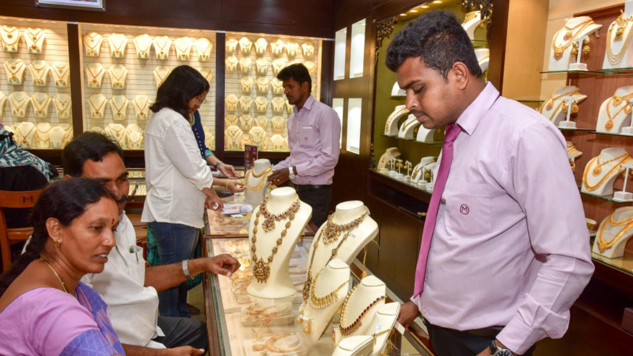 Malabar Gold & Diamonds Customer Shopping
