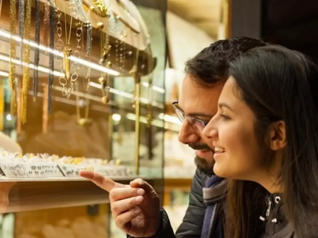 Gold Jewellery browsing couples
