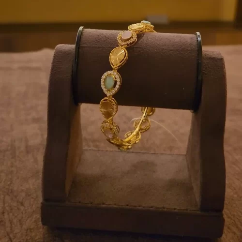 Pretty_sixteen_gm_designer_gold_bangle_with_stones_-_MLMGB005