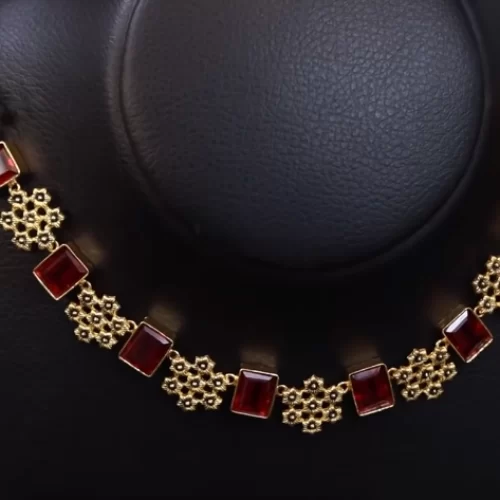 Soofi necklace gold red square stones